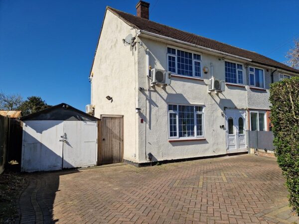 Amersham Road, Romford, Essex. RM3 9JA