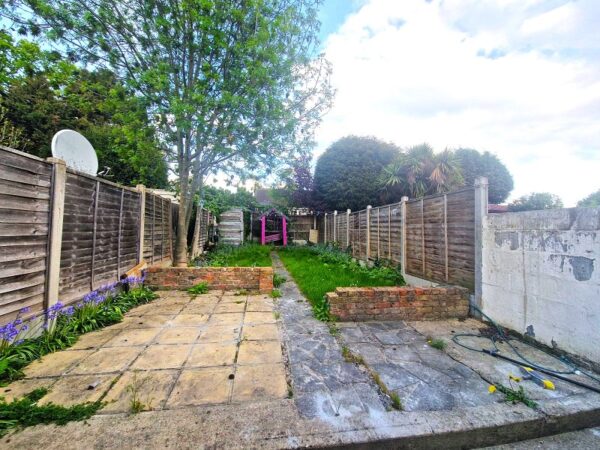 Dunton Road, Romford, Essex. RM1 4AD