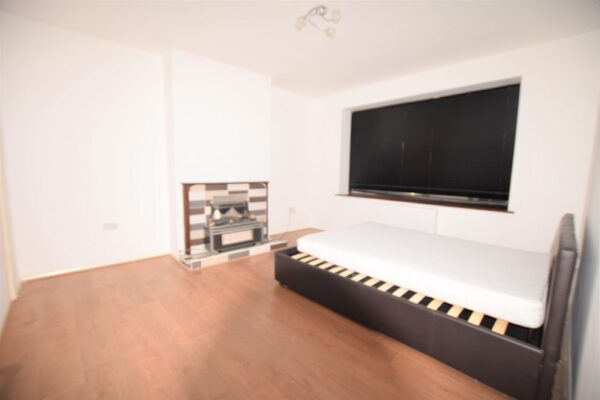 Freshwell Avenue, Chadwell Heath RM6 5DR