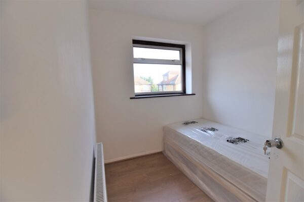 Freshwell Avenue, Chadwell Heath RM6 5DR