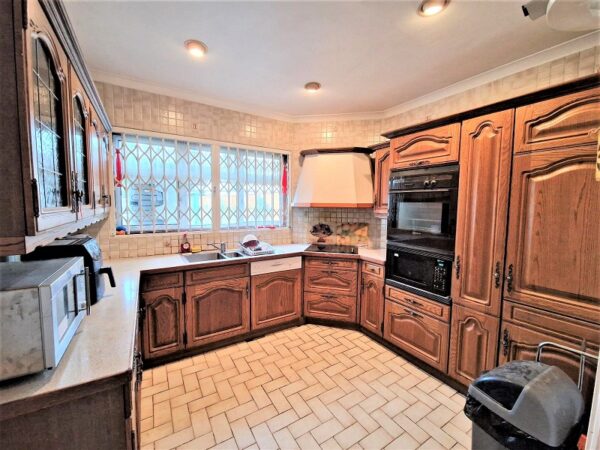 Fairlop Road, Barkingside IG6 2EN