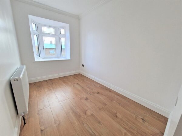 Fairlop Road, Barkingside IG6 2EN