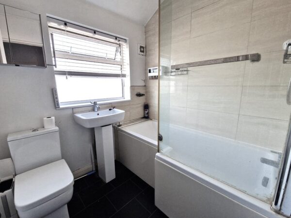 South End Road, Hornchurch RM12 5UB