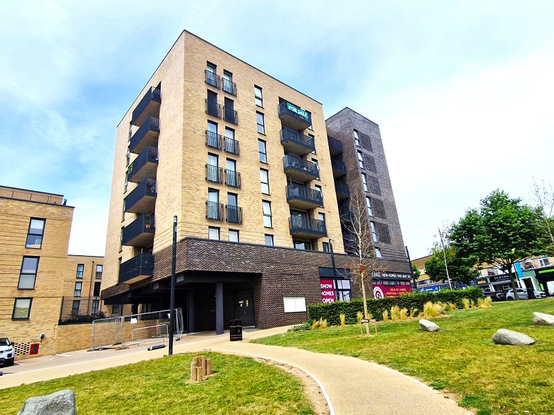 Manford Way, CHigwell. IG7 4EG