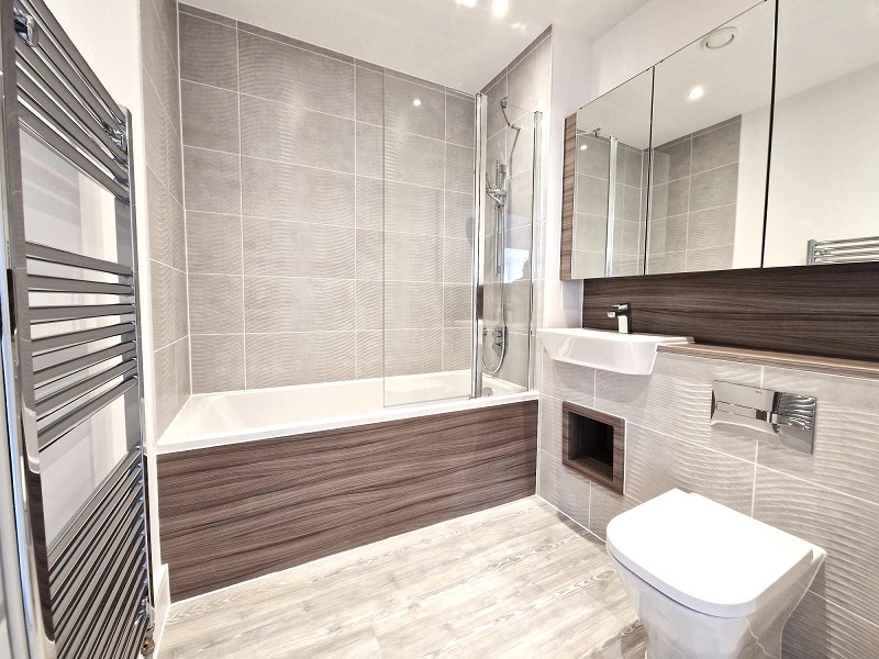 Manford Way, CHigwell. IG7 4EG