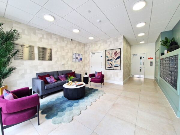 Manford Way, CHigwell. IG7 4EG