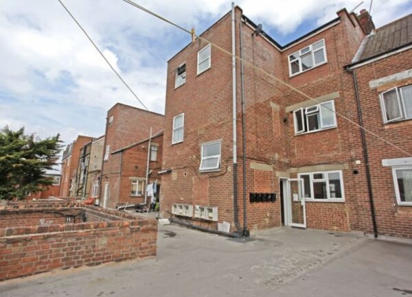 High Street, Barkingside IG6 2AR