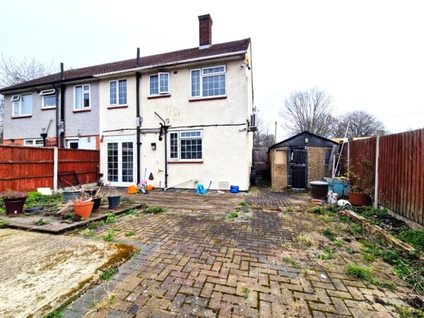 Amersham Road, Romford, Essex. RM3 9JA