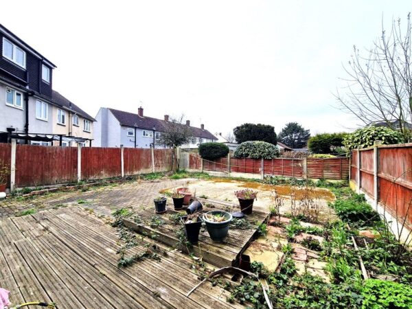 Amersham Road, Romford, Essex. RM3 9JA