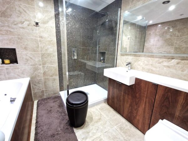 Craven Gardens, Barkingside IG6 1PG