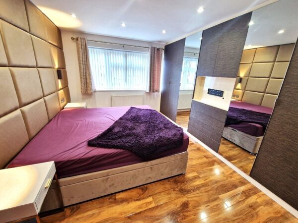 Craven Gardens, Barkingside IG6 1PG