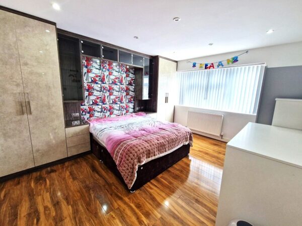 Craven Gardens, Barkingside IG6 1PG