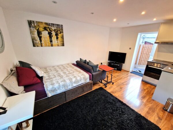 Craven Gardens, Barkingside IG6 1PG