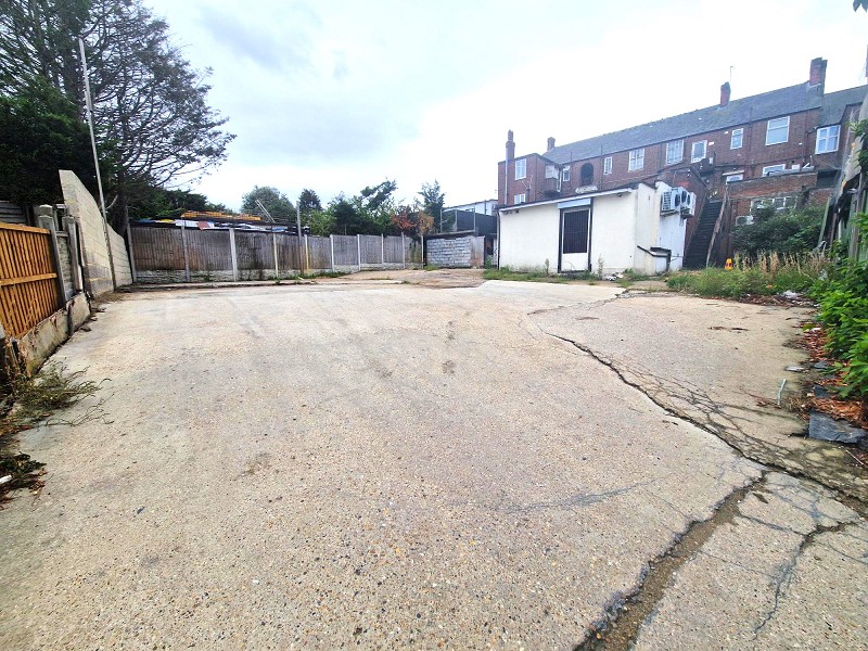 Clayhall Avenue, Ilford IG5 0NY