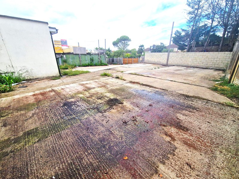 Clayhall Avenue, Ilford IG5 0NY