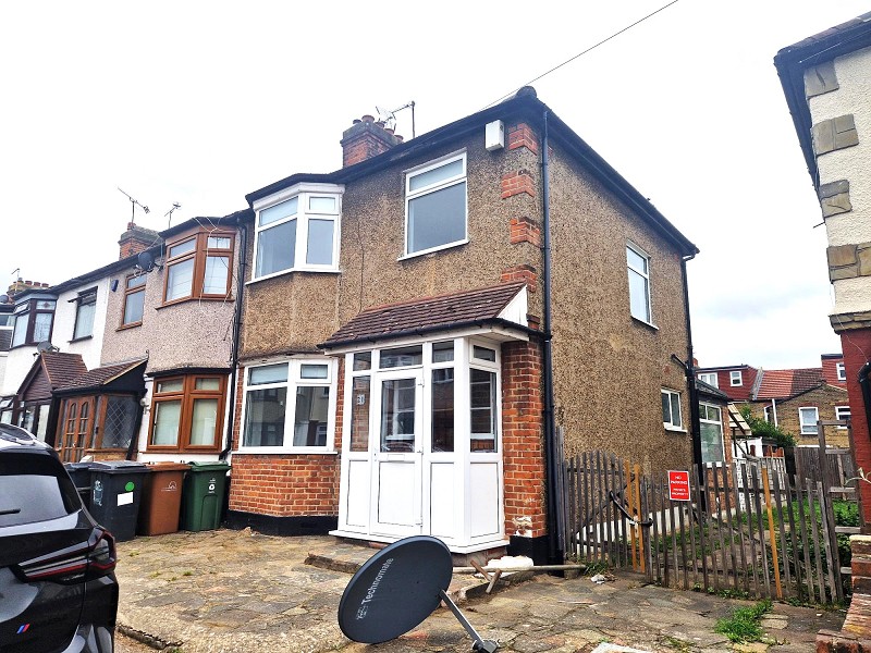 St. Johns Road, Chingford E4 9TB