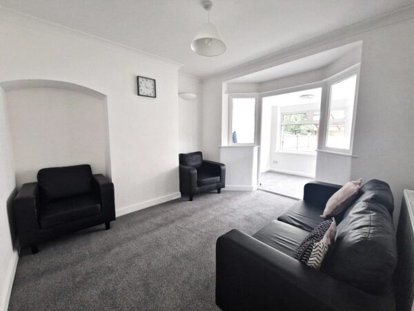 St. Johns Road, Chingford E4 9TB