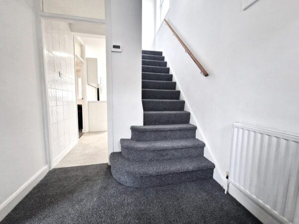 St. Johns Road, Chingford E4 9TB