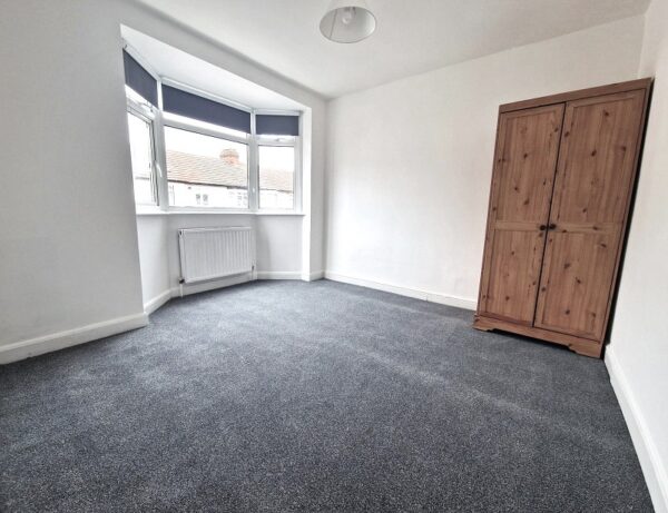 St. Johns Road, Chingford E4 9TB
