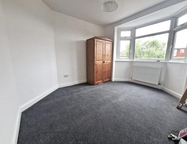St. Johns Road, Chingford E4 9TB