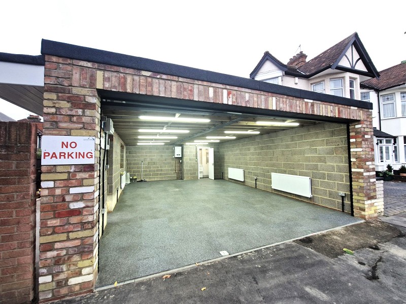 Beehive Lane, Redbridge IG4 5DX