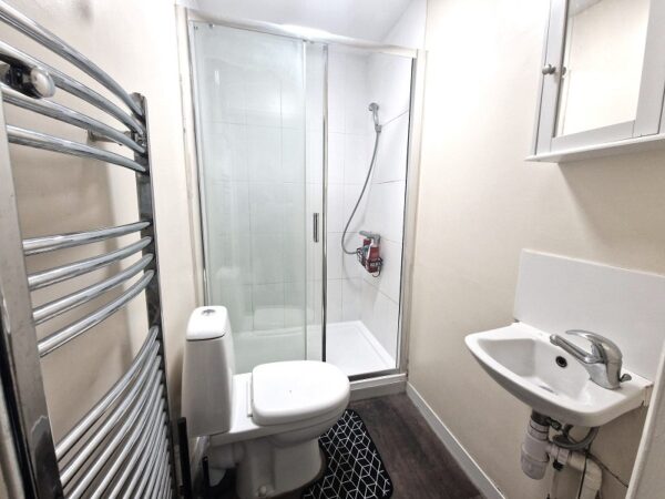 Tiptree Crescent, Ilford, Essex. IG5 0ST