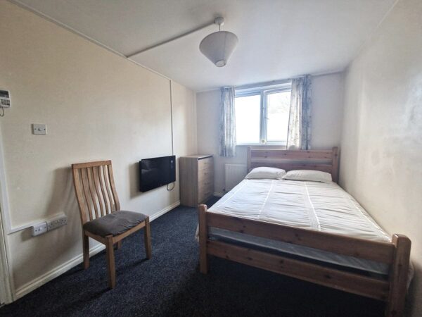 Tiptree Crescent, Ilford, Essex. IG5 0ST