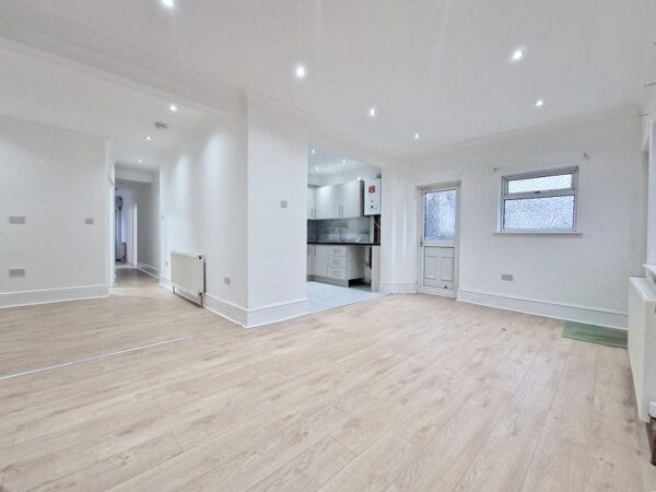 Marlands Road, Clayhall IG5 0JJ