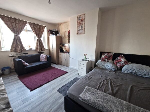 High Road Leyton, Leyton E10 6RF