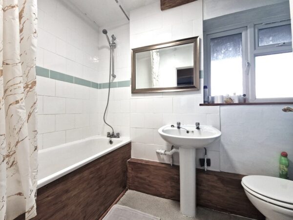 Burrow Road, Chigwell IG7 4HE