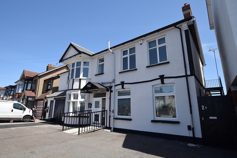 Fencepiece Road, Barkingside IG6 2JX