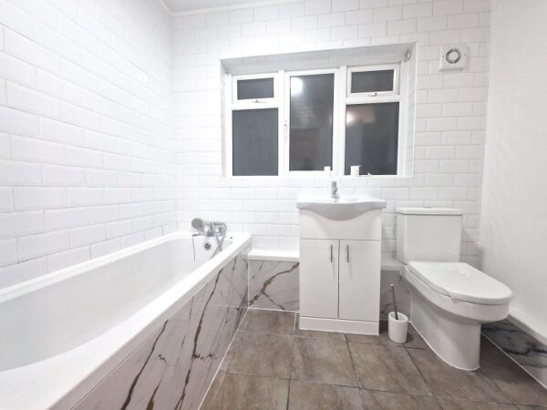 Eastern Avenue West, Chadwell Heath RM6 5SA