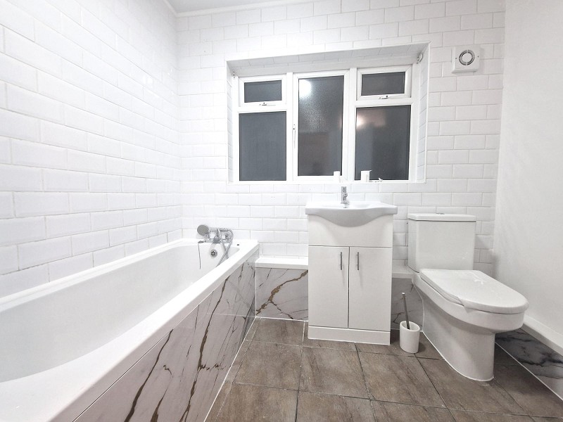 Eastern Avenue West, Chadwell Heath RM6 5SA