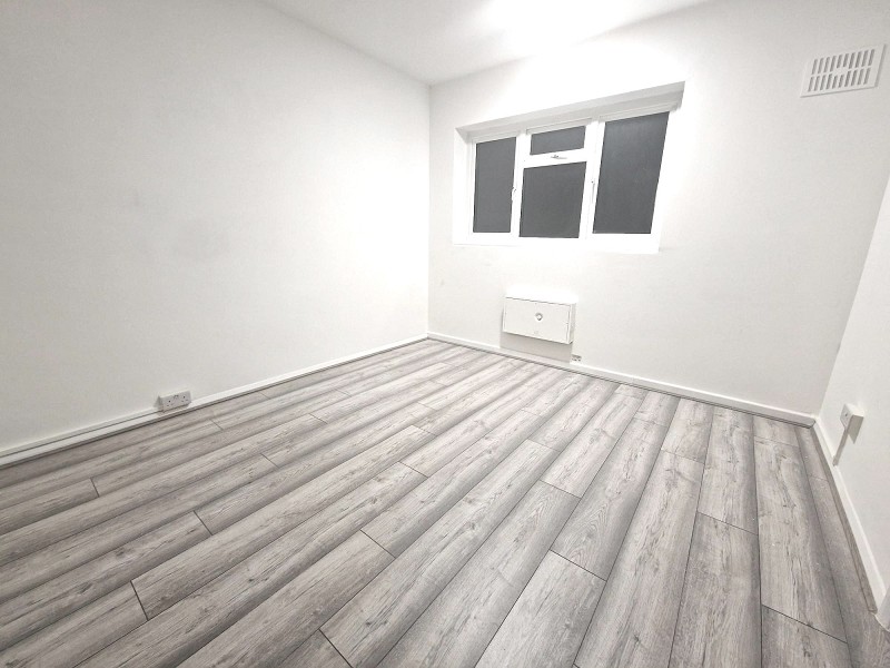 Eastern Avenue West, Chadwell Heath RM6 5SA