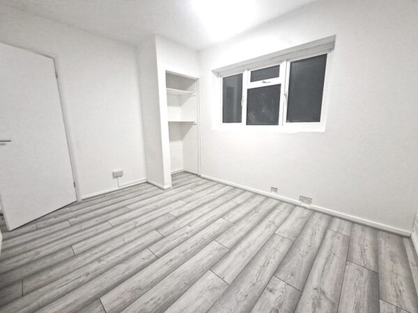 Eastern Avenue West, Chadwell Heath RM6 5SA