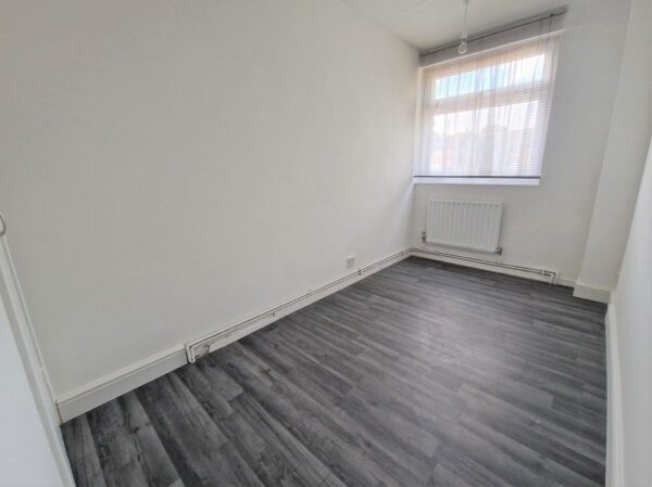 Chatteris Avenue, Romford RM3 8EL