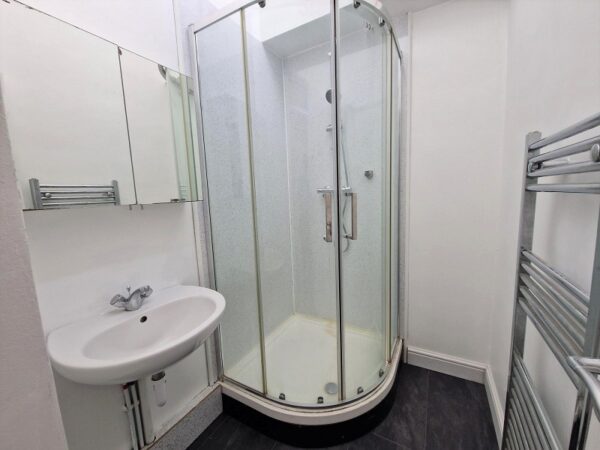 Chatteris Avenue, Romford RM3 8EL