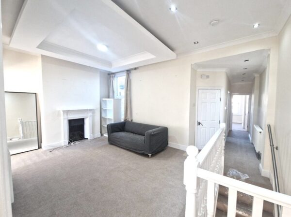 Romford Road, Manor Park E12 5JY