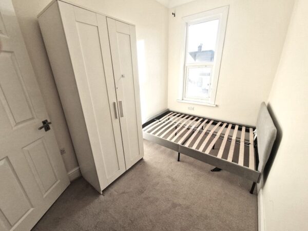 Romford Road, Manor Park E12 5JY