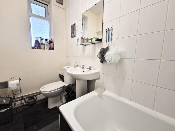 High Road Leyton, Leyton E10 6RF