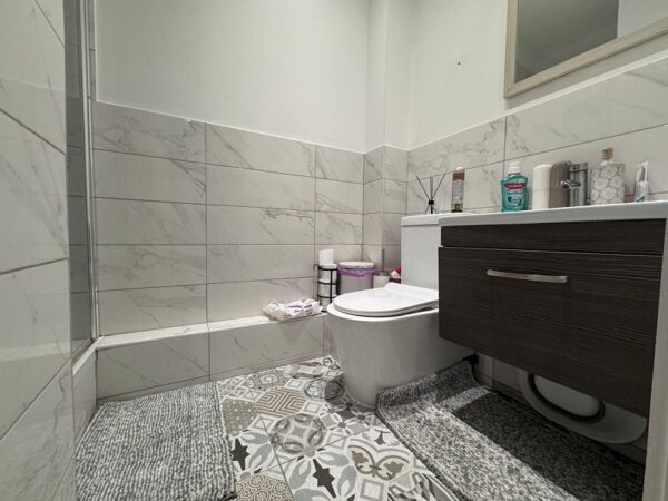 George Lane, London, Greater London. E18 1AN