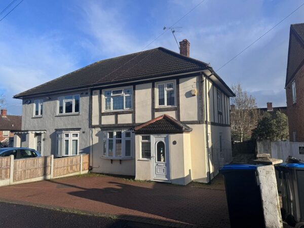 Parkmead, Loughton, Essex IG10 3JW