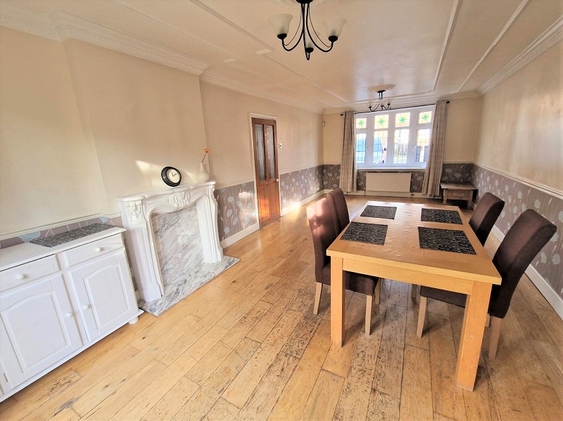 Parkmead, Loughton, Essex IG10 3JW