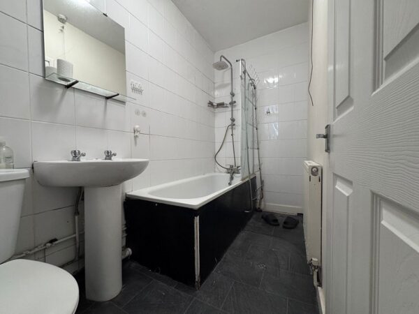 High Road Leyton, Leyton E10 6RF