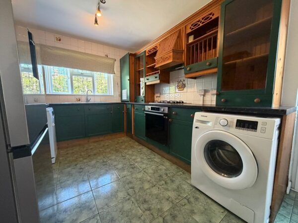 Parkmead, Loughton, Essex IG10 3JW