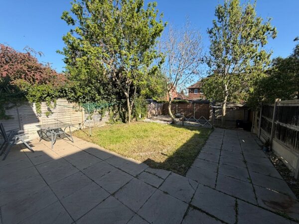 Parkmead, Loughton, Essex IG10 3JW