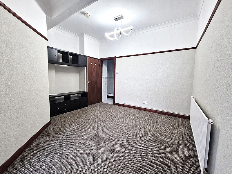 Somerville Road, Chadwell Heath RM6 5AX