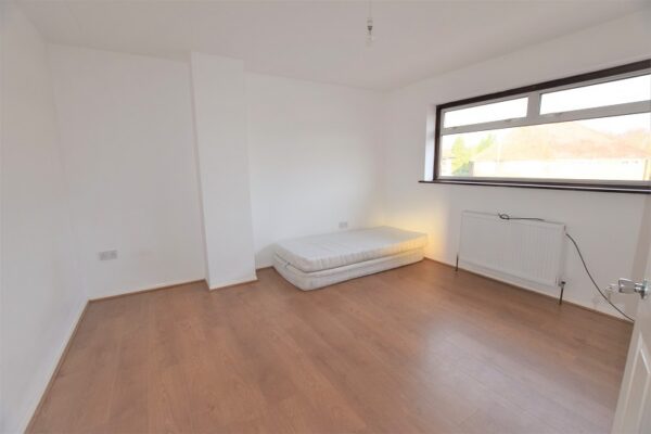 Freshwell Avenue, Chadwell Heath RM6 5DR