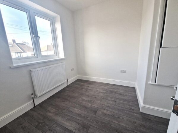 Cheriton Avenue, Clayhall IG5 0QL