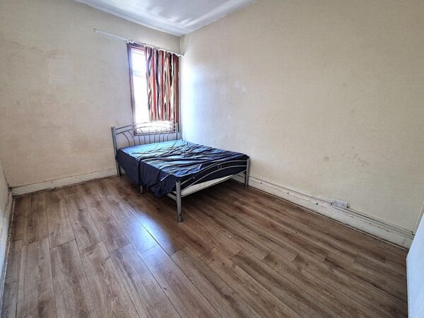 High Street North, Manor Park E12 6PG